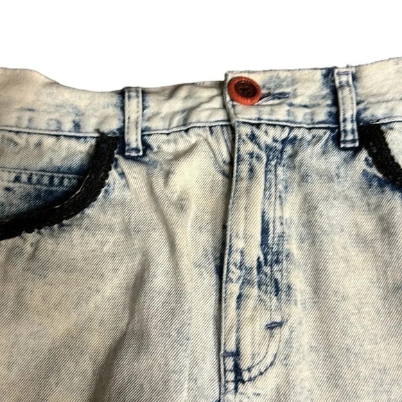 Vintage mini Jean skirt,women size 29?Acid wash, embroidered,patch,retro,boho - Picture 5 of 13